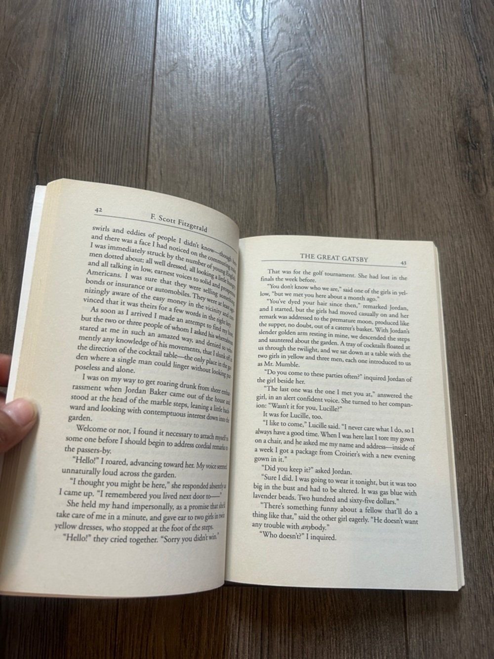 Set of 4 books for all my book readers. Good condition - Picture 3 of 15